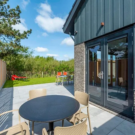 Vila Near North Holland With Jacuzzi