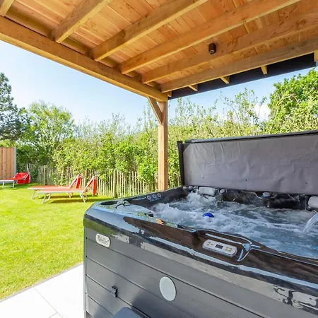 Вилла Near North Holland With Jacuzzi Юлианадорп