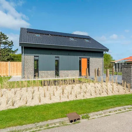 Near North Holland With Jacuzzi Юлианадорп